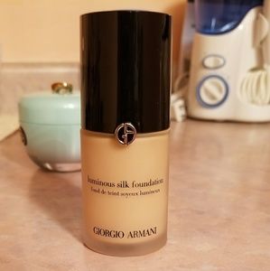 Giorgio Armani Luminous Silk Foundation
